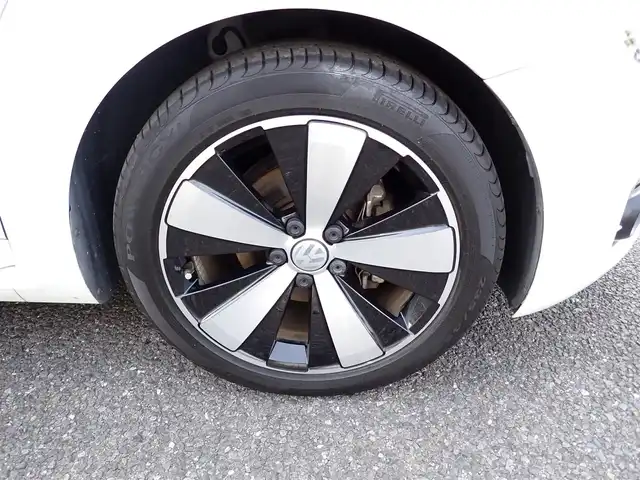フォルクスワーゲン ザ・ビートル エクスクルーシブ 千葉県 2018(平30)年 5.6万km 白 500台限定車/ダイヤモンドステッチレザーシート/純正18インチアルミホイール/2ゾーンフルオートエアコン/Fシートヒーター/F、Rコーナーセンサー/純正7インチナビゲーシュン/・バックカメラー/・Bluetooth接続/・地上波フルセグTV/ビルトインETC/パドルシフト/オートライト/クルーズコントロール/スマートキー2個/プッシュスタート/取扱い説明書