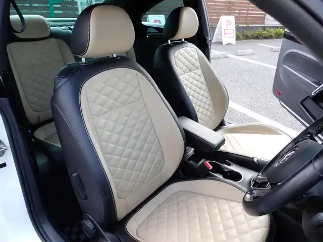 フォルクスワーゲン ザ・ビートル エクスクルーシブ 千葉県 2018(平30)年 5.6万km 白 500台限定車/ダイヤモンドステッチレザーシート/純正18インチアルミホイール/2ゾーンフルオートエアコン/Fシートヒーター/F、Rコーナーセンサー/純正7インチナビゲーシュン/・バックカメラー/・Bluetooth接続/・地上波フルセグTV/ビルトインETC/パドルシフト/オートライト/クルーズコントロール/スマートキー2個/プッシュスタート/取扱い説明書