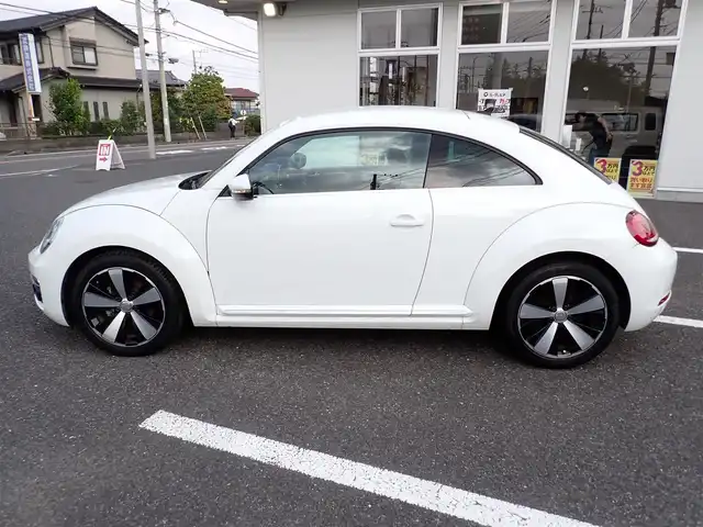 フォルクスワーゲン ザ・ビートル エクスクルーシブ 千葉県 2018(平30)年 5.6万km 白 500台限定車/ダイヤモンドステッチレザーシート/純正18インチアルミホイール/2ゾーンフルオートエアコン/Fシートヒーター/F、Rコーナーセンサー/純正7インチナビゲーシュン/・バックカメラー/・Bluetooth接続/・地上波フルセグTV/ビルトインETC/パドルシフト/オートライト/クルーズコントロール/スマートキー2個/プッシュスタート/取扱い説明書