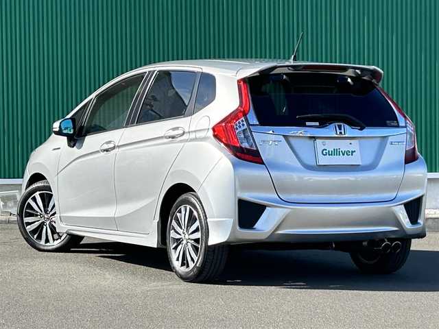 ホンダ フィット ハイブリット Sパッケージ 神奈川県 2013(平25)年 7.3万km アラバスターシルバーメタリック ワンオーナー/無限フロントスポイラー/無限スポーツマフラー/無限フロアマット/無限スカッフプレート/無限カーボンシフトノブ/Hondaインターナビ/・CD/DVD/・Bluetooth/・HDMI接続/・フルセグテレビ/バックカメラ/ETC/ドライブレコーダー/クルーズコントロール/パドルシフト/LEDヘッドライト/LEDフォグランプ/ヒルスタートアシスト/スマートキー＆プッシュスタート/純正16インチAW/Wエアバッグ