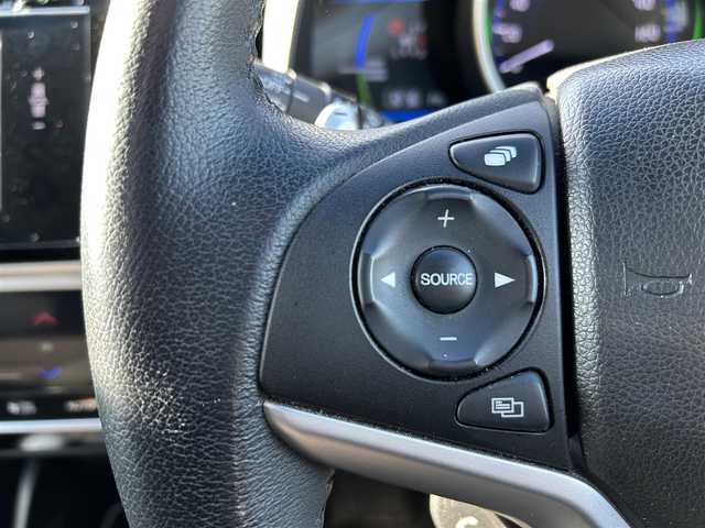 ホンダ フィット ハイブリット Sパッケージ 神奈川県 2013(平25)年 7.3万km アラバスターシルバーメタリック ワンオーナー/無限フロントスポイラー/無限スポーツマフラー/無限フロアマット/無限スカッフプレート/無限カーボンシフトノブ/Hondaインターナビ/・CD/DVD/・Bluetooth/・HDMI接続/・フルセグテレビ/バックカメラ/ETC/ドライブレコーダー/クルーズコントロール/パドルシフト/LEDヘッドライト/LEDフォグランプ/ヒルスタートアシスト/スマートキー＆プッシュスタート/純正16インチAW/Wエアバッグ