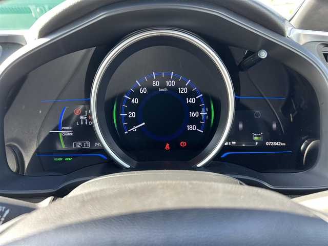 ホンダ フィット ハイブリット Sパッケージ 神奈川県 2013(平25)年 7.3万km アラバスターシルバーメタリック ワンオーナー/無限フロントスポイラー/無限スポーツマフラー/無限フロアマット/無限スカッフプレート/無限カーボンシフトノブ/Hondaインターナビ/・CD/DVD/・Bluetooth/・HDMI接続/・フルセグテレビ/バックカメラ/ETC/ドライブレコーダー/クルーズコントロール/パドルシフト/LEDヘッドライト/LEDフォグランプ/ヒルスタートアシスト/スマートキー＆プッシュスタート/純正16インチAW/Wエアバッグ