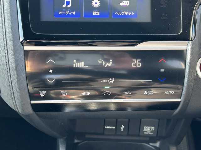 ホンダ フィット ハイブリット Sパッケージ 神奈川県 2013(平25)年 7.3万km アラバスターシルバーメタリック ワンオーナー/無限フロントスポイラー/無限スポーツマフラー/無限フロアマット/無限スカッフプレート/無限カーボンシフトノブ/Hondaインターナビ/・CD/DVD/・Bluetooth/・HDMI接続/・フルセグテレビ/バックカメラ/ETC/ドライブレコーダー/クルーズコントロール/パドルシフト/LEDヘッドライト/LEDフォグランプ/ヒルスタートアシスト/スマートキー＆プッシュスタート/純正16インチAW/Wエアバッグ