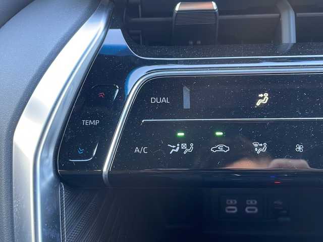 トヨタ ハリアー ハイブリッド Z 福井県 2023(令5)年 2.8万km プラチナホワイトパールマイカ ワンオーナー/メーカー純正ナビゲーション/（Bluetooth）/JBLサラウンドシステム/フルセグテレビ/360°カメラ/プリクラッシュセーフティ/レーンキープアシスト/アダプティブクルーズコントロール/ブラインドスポットモニター/ヘッドアップディスプレイ/ハーフレザーシート/D席パワーシート/デジタルインナーミラー/クリアランスソナー/LEDヘッドライト/LEDフォグランプ/純正19インチアルミホイール/パワーバックドア/ETC2.0（ビルトイン）/充電ポート/USBポート/オートリトラミラー/オートハイビーム/オートライト/ステアリングリモコン/プッシュスタート/スマートキー/保証書/取扱説明書