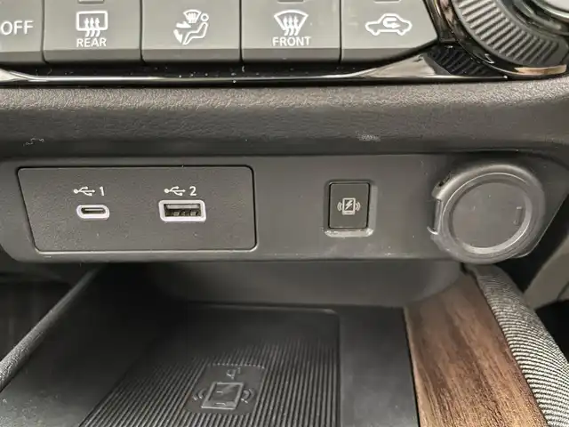 日産 オーラ G レザーエディション 愛知県 2022(令4)年 1.9万km ミッドナイトブラック/サンライズカッパー ＮｉｓｓａｎＣｏｎｎｅｃｔ９型ナビ　ＢＯＳＥ　デジイン　全方位カメラ　ＢＳＭ　黒革　プロパイロット　ＨＤＭＩ　禁煙車　フルセグ　ＥＴＣ２．０　ドラレコ　ＬＥＤライト　コーナーセンサー　ワイヤレス充電　フォグランプ　オートハイビーム　電子パーキング　USB　Bluetooth　衝突軽減　車線逸脱　純正フロアマット　プッシュスタート　スマートキー