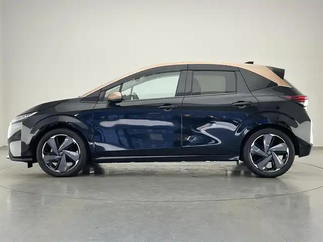 日産 オーラ G レザーエディション 愛知県 2022(令4)年 1.9万km ミッドナイトブラック/サンライズカッパー ＮｉｓｓａｎＣｏｎｎｅｃｔ９型ナビ　ＢＯＳＥ　デジイン　全方位カメラ　ＢＳＭ　黒革　プロパイロット　ＨＤＭＩ　禁煙車　フルセグ　ＥＴＣ２．０　ドラレコ　ＬＥＤライト　コーナーセンサー　ワイヤレス充電　フォグランプ　オートハイビーム　電子パーキング　USB　Bluetooth　衝突軽減　車線逸脱　純正フロアマット　プッシュスタート　スマートキー