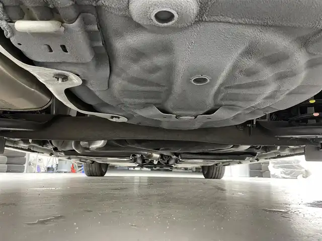 日産 オーラ ニスモ 滋賀県 2022(令4)年 1.3万km ピュアホワイトパール / スーパーブラック 2トーン 純正ナビ/（Bluetooth/USB/HDMI/AppleCarPlay/フルセグTV）/全方位カメラ/前方ドライブレコーダー/コーナーセンサー/プロパイロット/デジタルインナーミラー/アイドリングストップ/衝突軽減装置/電動パーキングブレーキ/オートハイビーム/ハーフレザーシート/置くだけ充電/スマートキー/純正フロアマット/ビルトインETC２．０/横滑り防止装置/カーテンエアバッグ/LEDライト