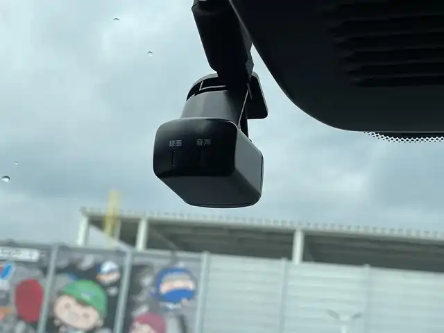 日産 オーラ ニスモ 滋賀県 2022(令4)年 1.3万km ピュアホワイトパール / スーパーブラック 2トーン 純正ナビ/（Bluetooth/USB/HDMI/AppleCarPlay/フルセグTV）/全方位カメラ/前方ドライブレコーダー/コーナーセンサー/プロパイロット/デジタルインナーミラー/アイドリングストップ/衝突軽減装置/電動パーキングブレーキ/オートハイビーム/ハーフレザーシート/置くだけ充電/スマートキー/純正フロアマット/ビルトインETC２．０/横滑り防止装置/カーテンエアバッグ/LEDライト