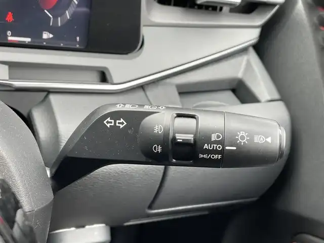 日産 オーラ ニスモ 滋賀県 2022(令4)年 1.3万km ピュアホワイトパール / スーパーブラック 2トーン 純正ナビ/（Bluetooth/USB/HDMI/AppleCarPlay/フルセグTV）/全方位カメラ/前方ドライブレコーダー/コーナーセンサー/プロパイロット/デジタルインナーミラー/アイドリングストップ/衝突軽減装置/電動パーキングブレーキ/オートハイビーム/ハーフレザーシート/置くだけ充電/スマートキー/純正フロアマット/ビルトインETC２．０/横滑り防止装置/カーテンエアバッグ/LEDライト