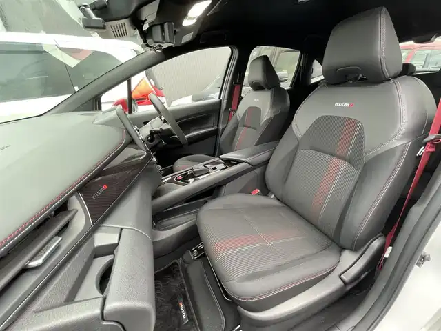 日産 オーラ ニスモ 滋賀県 2022(令4)年 1.3万km ピュアホワイトパール / スーパーブラック 2トーン 純正ナビ/（Bluetooth/USB/HDMI/AppleCarPlay/フルセグTV）/全方位カメラ/前方ドライブレコーダー/コーナーセンサー/プロパイロット/デジタルインナーミラー/アイドリングストップ/衝突軽減装置/電動パーキングブレーキ/オートハイビーム/ハーフレザーシート/置くだけ充電/スマートキー/純正フロアマット/ビルトインETC２．０/横滑り防止装置/カーテンエアバッグ/LEDライト