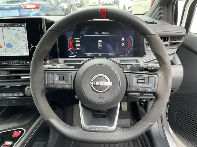 日産 オーラ ニスモ 滋賀県 2022(令4)年 1.3万km ピュアホワイトパール / スーパーブラック 2トーン 純正ナビ/（Bluetooth/USB/HDMI/AppleCarPlay/フルセグTV）/全方位カメラ/前方ドライブレコーダー/コーナーセンサー/プロパイロット/デジタルインナーミラー/アイドリングストップ/衝突軽減装置/電動パーキングブレーキ/オートハイビーム/ハーフレザーシート/置くだけ充電/スマートキー/純正フロアマット/ビルトインETC２．０/横滑り防止装置/カーテンエアバッグ/LEDライト