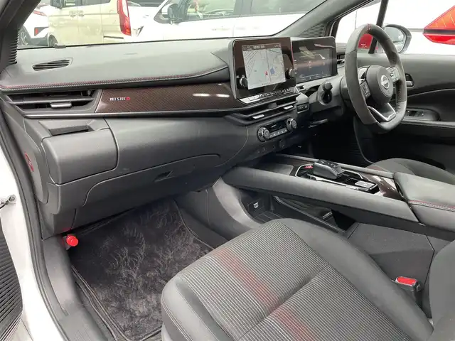 日産 オーラ ニスモ 滋賀県 2022(令4)年 1.3万km ピュアホワイトパール / スーパーブラック 2トーン 純正ナビ/（Bluetooth/USB/HDMI/AppleCarPlay/フルセグTV）/全方位カメラ/前方ドライブレコーダー/コーナーセンサー/プロパイロット/デジタルインナーミラー/アイドリングストップ/衝突軽減装置/電動パーキングブレーキ/オートハイビーム/ハーフレザーシート/置くだけ充電/スマートキー/純正フロアマット/ビルトインETC２．０/横滑り防止装置/カーテンエアバッグ/LEDライト