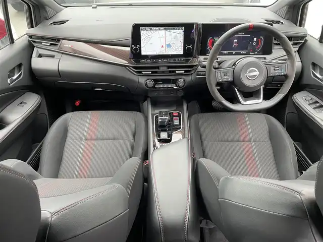 日産 オーラ ニスモ 滋賀県 2022(令4)年 1.3万km ピュアホワイトパール / スーパーブラック 2トーン 純正ナビ/（Bluetooth/USB/HDMI/AppleCarPlay/フルセグTV）/全方位カメラ/前方ドライブレコーダー/コーナーセンサー/プロパイロット/デジタルインナーミラー/アイドリングストップ/衝突軽減装置/電動パーキングブレーキ/オートハイビーム/ハーフレザーシート/置くだけ充電/スマートキー/純正フロアマット/ビルトインETC２．０/横滑り防止装置/カーテンエアバッグ/LEDライト