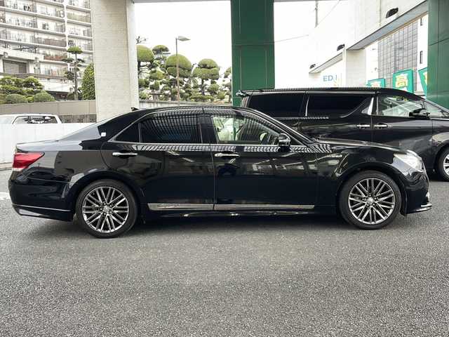 トヨタ クラウン ハイブリッド アスリートS 大阪府 2014(平26)年 13.4万km ブラック 純正ナビ/純正フルセグTV/バックモニター/キセノンライト/サンルーフ/黒革シート/レーダークルーズコントロール/前席パワーシート/エアーシート・シートヒーター/ビルトインETC/スマートキー/プッシュスタート/フロアマット/ドアバイザー/保証書/取説