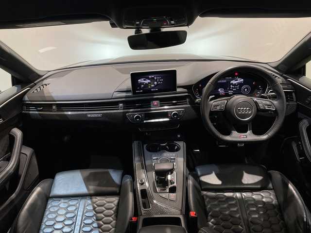 アウディ ＲＳ５ スポーツバック 新潟県 2019(令1)年 3.9万km ミトスブラックメタリック オプション/RSスポーツエグゾーストシステム/デコラティブパネルカーボン/アシスタンスパッケージ/・パークアシスト/・サラウンドビューカメラ/前後シートヒーター/標準装備/Bang & Olufsen 3D アドバンストサウンドシステム/MMIナビゲーション/・ハンズフリー（Bluetooth）/・Audi connect/・Audi connect セーフティ&サービス/・バーチャルコックピット/・TVチューナー/マトリクスLEDヘッドライト/アダプティブクルーズコントロール/アウディアクティブレーンアシスト/アウディプレセンスシティ/アウディサイドアシスト/メモリパワーシート/ETC2.0/ドライブレコーダー
