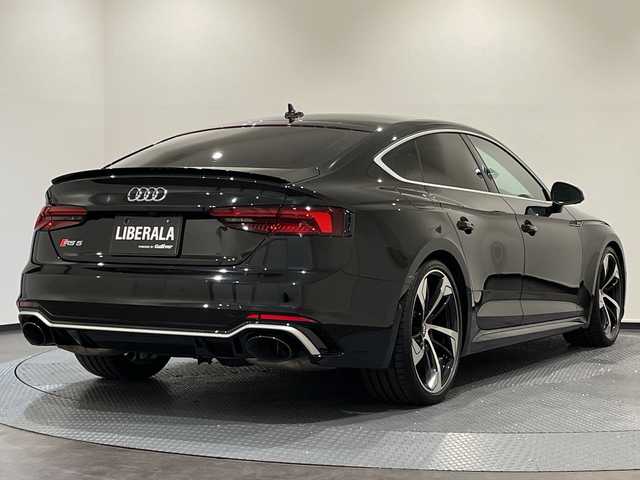 アウディ ＲＳ５ スポーツバック 新潟県 2019(令1)年 3.9万km ミトスブラックメタリック オプション/RSスポーツエグゾーストシステム/デコラティブパネルカーボン/アシスタンスパッケージ/・パークアシスト/・サラウンドビューカメラ/前後シートヒーター/標準装備/Bang & Olufsen 3D アドバンストサウンドシステム/MMIナビゲーション/・ハンズフリー（Bluetooth）/・Audi connect/・Audi connect セーフティ&サービス/・バーチャルコックピット/・TVチューナー/マトリクスLEDヘッドライト/アダプティブクルーズコントロール/アウディアクティブレーンアシスト/アウディプレセンスシティ/アウディサイドアシスト/メモリパワーシート/ETC2.0/ドライブレコーダー