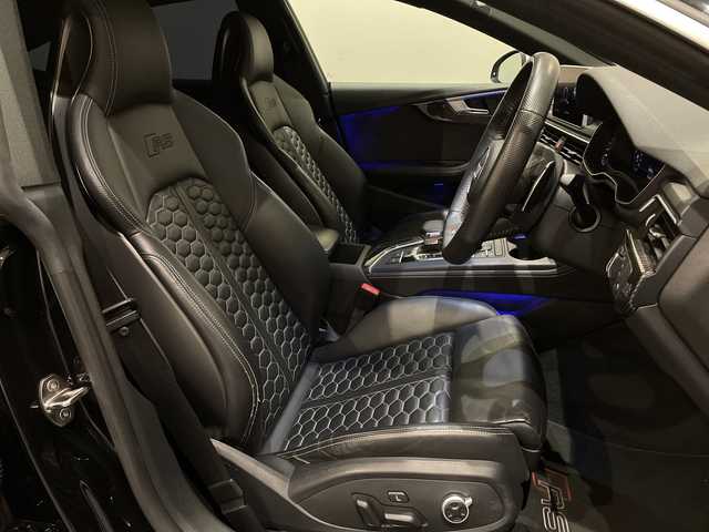 アウディ ＲＳ５ スポーツバック 新潟県 2019(令1)年 3.9万km ミトスブラックメタリック オプション/RSスポーツエグゾーストシステム/デコラティブパネルカーボン/アシスタンスパッケージ/・パークアシスト/・サラウンドビューカメラ/前後シートヒーター/標準装備/Bang & Olufsen 3D アドバンストサウンドシステム/MMIナビゲーション/・ハンズフリー（Bluetooth）/・Audi connect/・Audi connect セーフティ&サービス/・バーチャルコックピット/・TVチューナー/マトリクスLEDヘッドライト/アダプティブクルーズコントロール/アウディアクティブレーンアシスト/アウディプレセンスシティ/アウディサイドアシスト/メモリパワーシート/ETC2.0/ドライブレコーダー