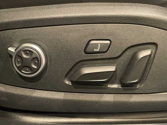 アウディ ＲＳ５ スポーツバック 新潟県 2019(令1)年 3.9万km ミトスブラックメタリック オプション/RSスポーツエグゾーストシステム/デコラティブパネルカーボン/アシスタンスパッケージ/・パークアシスト/・サラウンドビューカメラ/前後シートヒーター/標準装備/Bang & Olufsen 3D アドバンストサウンドシステム/MMIナビゲーション/・ハンズフリー（Bluetooth）/・Audi connect/・Audi connect セーフティ&サービス/・バーチャルコックピット/・TVチューナー/マトリクスLEDヘッドライト/アダプティブクルーズコントロール/アウディアクティブレーンアシスト/アウディプレセンスシティ/アウディサイドアシスト/メモリパワーシート/ETC2.0/ドライブレコーダー