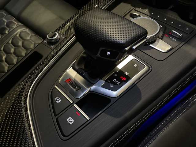 アウディ ＲＳ５ スポーツバック 新潟県 2019(令1)年 3.9万km ミトスブラックメタリック オプション/RSスポーツエグゾーストシステム/デコラティブパネルカーボン/アシスタンスパッケージ/・パークアシスト/・サラウンドビューカメラ/前後シートヒーター/標準装備/Bang & Olufsen 3D アドバンストサウンドシステム/MMIナビゲーション/・ハンズフリー（Bluetooth）/・Audi connect/・Audi connect セーフティ&サービス/・バーチャルコックピット/・TVチューナー/マトリクスLEDヘッドライト/アダプティブクルーズコントロール/アウディアクティブレーンアシスト/アウディプレセンスシティ/アウディサイドアシスト/メモリパワーシート/ETC2.0/ドライブレコーダー