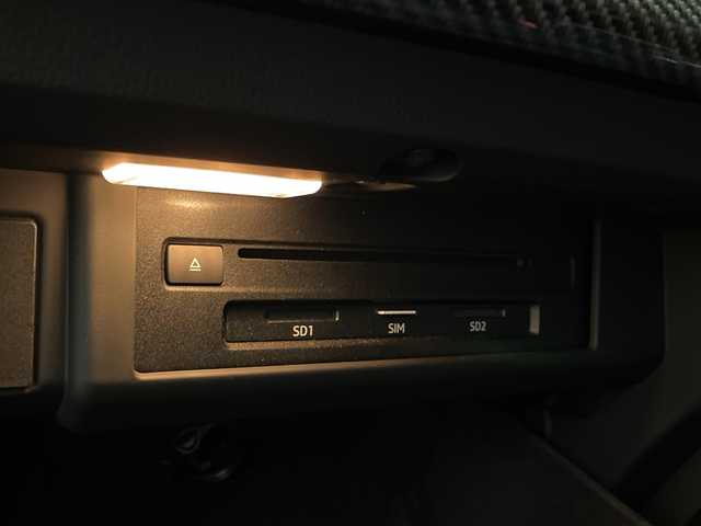 アウディ ＲＳ５ スポーツバック 新潟県 2019(令1)年 3.9万km ミトスブラックメタリック オプション/RSスポーツエグゾーストシステム/デコラティブパネルカーボン/アシスタンスパッケージ/・パークアシスト/・サラウンドビューカメラ/前後シートヒーター/標準装備/Bang & Olufsen 3D アドバンストサウンドシステム/MMIナビゲーション/・ハンズフリー（Bluetooth）/・Audi connect/・Audi connect セーフティ&サービス/・バーチャルコックピット/・TVチューナー/マトリクスLEDヘッドライト/アダプティブクルーズコントロール/アウディアクティブレーンアシスト/アウディプレセンスシティ/アウディサイドアシスト/メモリパワーシート/ETC2.0/ドライブレコーダー