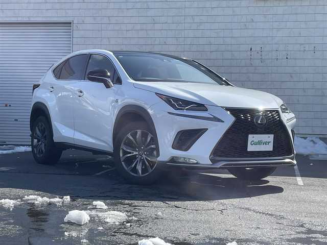 レクサス ＮＸ 300 Fスポーツ 長野県 2018(平30)年 4万km ホワイトノーヴァガラスフレーク パノラマルーフ/10.3インチ純正SDナビ/Bluetooth/フルセグTV/Bluray再生/パノラミックビューモニター/フレアレッドレザーシート/シートヒーター/シートベンチレーション/前席パワーシート/セーフティシステムプラス/ブラインドスポットモニター/ハンズフリーパワーバックドア/革巻きステアリング/パドルシフト/ステアリングヒーター/３眼LEDヘッドランプ/アダプティブハイビームシステム/ビルトインETC2.0/純正１８インチアルミホイール/コーナーセンサー/ウィンカーミラー/純正フロアマット/プッシュスタート