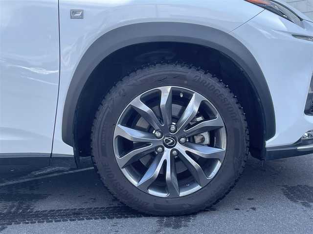 レクサス ＮＸ 300 Fスポーツ 長野県 2018(平30)年 4万km ホワイトノーヴァガラスフレーク パノラマルーフ/10.3インチ純正SDナビ/Bluetooth/フルセグTV/Bluray再生/パノラミックビューモニター/フレアレッドレザーシート/シートヒーター/シートベンチレーション/前席パワーシート/セーフティシステムプラス/ブラインドスポットモニター/ハンズフリーパワーバックドア/革巻きステアリング/パドルシフト/ステアリングヒーター/３眼LEDヘッドランプ/アダプティブハイビームシステム/ビルトインETC2.0/純正１８インチアルミホイール/コーナーセンサー/ウィンカーミラー/純正フロアマット/プッシュスタート