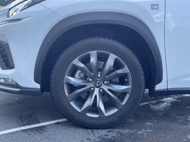 レクサス ＮＸ 300 Fスポーツ 長野県 2018(平30)年 4万km ホワイトノーヴァガラスフレーク パノラマルーフ/10.3インチ純正SDナビ/Bluetooth/フルセグTV/Bluray再生/パノラミックビューモニター/フレアレッドレザーシート/シートヒーター/シートベンチレーション/前席パワーシート/セーフティシステムプラス/ブラインドスポットモニター/ハンズフリーパワーバックドア/革巻きステアリング/パドルシフト/ステアリングヒーター/３眼LEDヘッドランプ/アダプティブハイビームシステム/ビルトインETC2.0/純正１８インチアルミホイール/コーナーセンサー/ウィンカーミラー/純正フロアマット/プッシュスタート