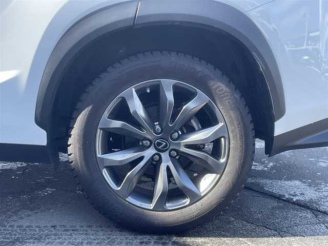 レクサス ＮＸ 300 Fスポーツ 長野県 2018(平30)年 4万km ホワイトノーヴァガラスフレーク パノラマルーフ/10.3インチ純正SDナビ/Bluetooth/フルセグTV/Bluray再生/パノラミックビューモニター/フレアレッドレザーシート/シートヒーター/シートベンチレーション/前席パワーシート/セーフティシステムプラス/ブラインドスポットモニター/ハンズフリーパワーバックドア/革巻きステアリング/パドルシフト/ステアリングヒーター/３眼LEDヘッドランプ/アダプティブハイビームシステム/ビルトインETC2.0/純正１８インチアルミホイール/コーナーセンサー/ウィンカーミラー/純正フロアマット/プッシュスタート