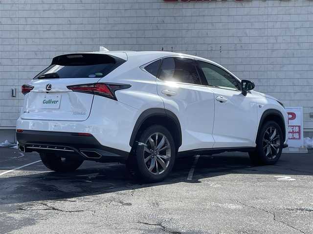 レクサス ＮＸ 300 Fスポーツ 長野県 2018(平30)年 4万km ホワイトノーヴァガラスフレーク パノラマルーフ/10.3インチ純正SDナビ/Bluetooth/フルセグTV/Bluray再生/パノラミックビューモニター/フレアレッドレザーシート/シートヒーター/シートベンチレーション/前席パワーシート/セーフティシステムプラス/ブラインドスポットモニター/ハンズフリーパワーバックドア/革巻きステアリング/パドルシフト/ステアリングヒーター/３眼LEDヘッドランプ/アダプティブハイビームシステム/ビルトインETC2.0/純正１８インチアルミホイール/コーナーセンサー/ウィンカーミラー/純正フロアマット/プッシュスタート