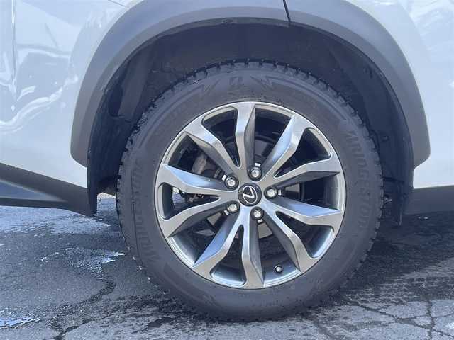 レクサス ＮＸ 300 Fスポーツ 長野県 2018(平30)年 4万km ホワイトノーヴァガラスフレーク パノラマルーフ/10.3インチ純正SDナビ/Bluetooth/フルセグTV/Bluray再生/パノラミックビューモニター/フレアレッドレザーシート/シートヒーター/シートベンチレーション/前席パワーシート/セーフティシステムプラス/ブラインドスポットモニター/ハンズフリーパワーバックドア/革巻きステアリング/パドルシフト/ステアリングヒーター/３眼LEDヘッドランプ/アダプティブハイビームシステム/ビルトインETC2.0/純正１８インチアルミホイール/コーナーセンサー/ウィンカーミラー/純正フロアマット/プッシュスタート