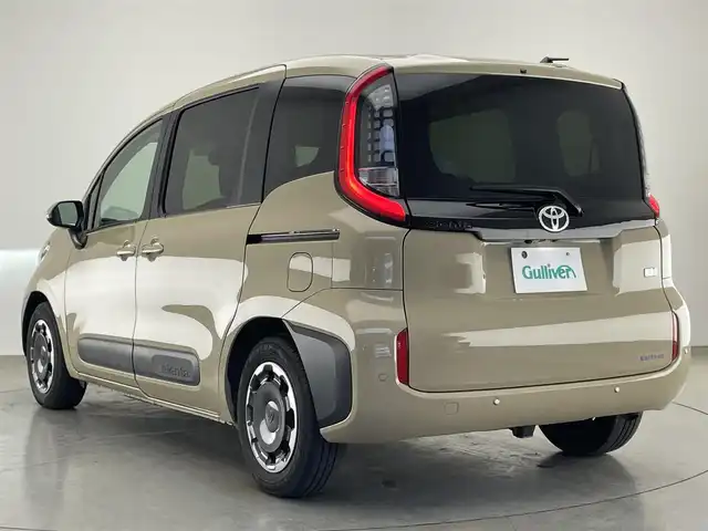 トヨタ シエンタ ハイブリッド Z 愛知県 2023(令5)年 2.4万km ベージュ 純正１０．５型ナビ　フルセグＴＶ　ＢＴ　全方位カメラ　シートヒーター　ステアリングヒーター　コンフォートＰＫＧ　内蔵型ドラレコ　セーフティセンス　衝突軽減　追従クルコン　コーナーセンサー　ＢＳＭ　LEDオートライト　純正フロアマット　禁煙車