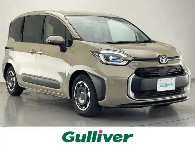 トヨタ シエンタ ハイブリッド Z 愛知県 2023(令5)年 2.4万km ベージュ 純正１０．５型ナビ　フルセグＴＶ　ＢＴ　全方位カメラ　シートヒーター　ステアリングヒーター　コンフォートＰＫＧ　内蔵型ドラレコ　セーフティセンス　衝突軽減　追従クルコン　コーナーセンサー　ＢＳＭ　LEDオートライト　純正フロアマット　禁煙車