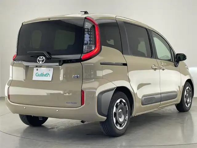 トヨタ シエンタ ハイブリッド Z 愛知県 2023(令5)年 2.4万km ベージュ 純正１０．５型ナビ　フルセグＴＶ　ＢＴ　全方位カメラ　シートヒーター　ステアリングヒーター　コンフォートＰＫＧ　内蔵型ドラレコ　セーフティセンス　衝突軽減　追従クルコン　コーナーセンサー　ＢＳＭ　LEDオートライト　純正フロアマット　禁煙車