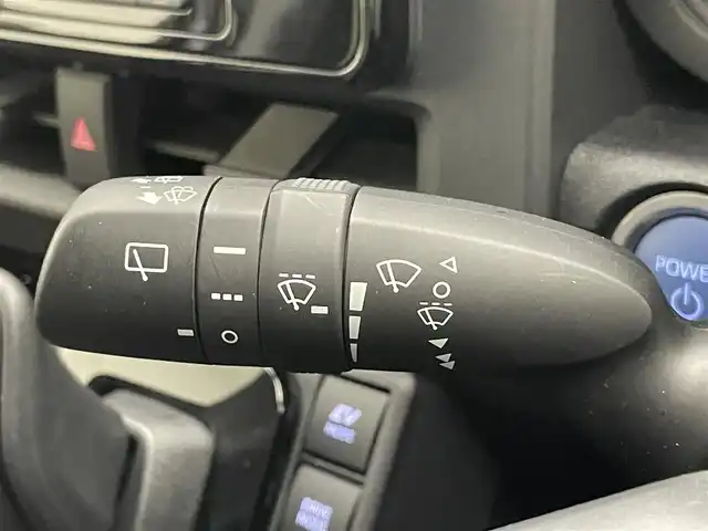 トヨタ シエンタ ハイブリッド Z 愛知県 2023(令5)年 2.4万km ベージュ 純正１０．５型ナビ　フルセグＴＶ　ＢＴ　全方位カメラ　シートヒーター　ステアリングヒーター　コンフォートＰＫＧ　内蔵型ドラレコ　セーフティセンス　衝突軽減　追従クルコン　コーナーセンサー　ＢＳＭ　LEDオートライト　純正フロアマット　禁煙車