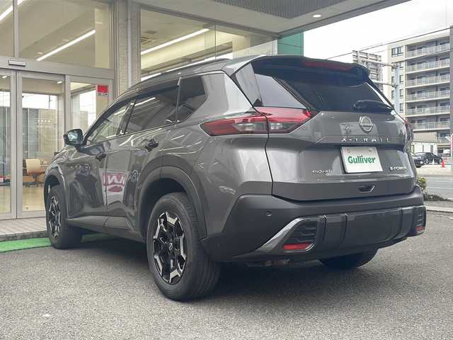 日産 エクストレイル X e－4ORCE エクストリーマーX 高知県 2023(令5)年 1.7万km ダークメタルグレー ワンオーナー/4WD/純正ナビ/(Bluetooth/USB/フルセグ)/ビルトインETC/アラウンドビューモニター/デジタルインナーミラー/アダプティブクルーズコントロール/パワーバックドア/ブラインドスポットモニター/前後ドライブレコーダー/D/N席パワーシート/全席シートヒーター/純正18インチアルミホイール/レーンキープアシスト/オートライト/オートマチックハイビーム/LEDヘッドライト/フォグランプ/ダウンヒルアシスト/プッシュスタート/スマートキー/スペアキー1本/保証書/取扱説明書/純正フロアマット/純正ドアバイザー/横滑り防止装置/盗難防止装置/衝突被害軽減ブレーキ/電動パーキングホールド/オートブレーキホールド/AC100V充電/電動格納ミラー