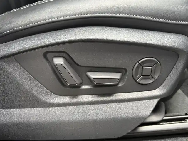 アウディ Ｑ７ 45 Sラインリミテッド 和歌山県 2020(令2)年 5.7万km ディープブラックパールエフェクト メーカーナビ/（Bカメラ、TV、Bluetooth、AM、FM、USB、AppleCarplay、AndroidAuto）/メーターパネルナビ/ヘッドアップディスプレイ/レザーシート/パワーシート/シートメモリ/シートヒーター/デュアルエアコン/リアエアコン/BSM/レーダークルーズコントロール/純正ドライブレコーダー前後/電動リアゲート/ETC2.0/パドルシフト/リアパーキングシステム/パーキングシステムプラス/リアビューカメラ/アラウンドビューカメラ/フロントクロストラフィックアシスト/リアクロストラフィックアシスト/運転操作アシスト/降車警告システム/接近警告/ターンアシスト/SOSコール/オンラインロードサイドアシスタンス/車線逸脱警報/アイドリングストップ/シートバックモニター/オールウェザーライト/電動パーキングブレーキ/HOLDボタン/横滑り防止装置/車線逸脱警報/スマートキー/スペアキー/ワンオーナー/保証書/取扱説明書/ディーラー1年毎記録簿