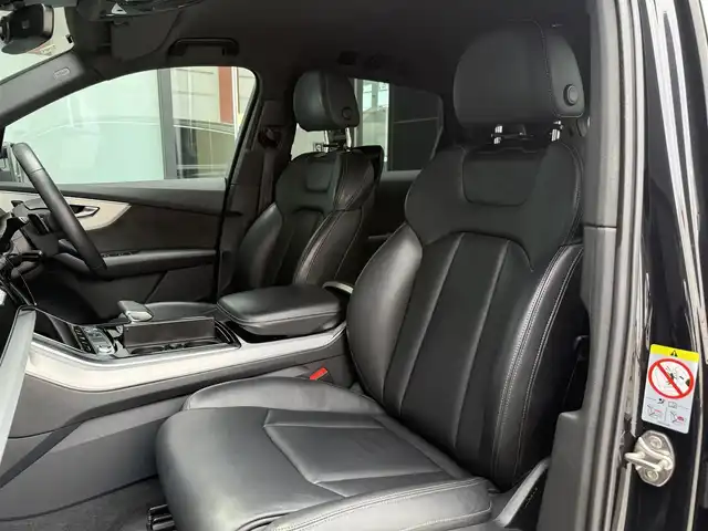アウディ Ｑ７ 45 Sラインリミテッド 和歌山県 2020(令2)年 5.7万km ディープブラックパールエフェクト メーカーナビ/（Bカメラ、TV、Bluetooth、AM、FM、USB、AppleCarplay、AndroidAuto）/メーターパネルナビ/ヘッドアップディスプレイ/レザーシート/パワーシート/シートメモリ/シートヒーター/デュアルエアコン/リアエアコン/BSM/レーダークルーズコントロール/純正ドライブレコーダー前後/電動リアゲート/ETC2.0/パドルシフト/リアパーキングシステム/パーキングシステムプラス/リアビューカメラ/アラウンドビューカメラ/フロントクロストラフィックアシスト/リアクロストラフィックアシスト/運転操作アシスト/降車警告システム/接近警告/ターンアシスト/SOSコール/オンラインロードサイドアシスタンス/車線逸脱警報/アイドリングストップ/シートバックモニター/オールウェザーライト/電動パーキングブレーキ/HOLDボタン/横滑り防止装置/車線逸脱警報/スマートキー/スペアキー/ワンオーナー/保証書/取扱説明書/ディーラー1年毎記録簿