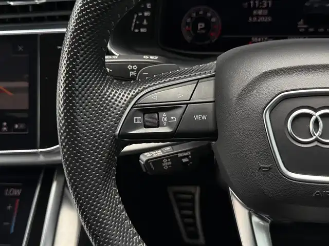 アウディ Ｑ７ 45 Sラインリミテッド 和歌山県 2020(令2)年 5.7万km ディープブラックパールエフェクト メーカーナビ/（Bカメラ、TV、Bluetooth、AM、FM、USB、AppleCarplay、AndroidAuto）/メーターパネルナビ/ヘッドアップディスプレイ/レザーシート/パワーシート/シートメモリ/シートヒーター/デュアルエアコン/リアエアコン/BSM/レーダークルーズコントロール/純正ドライブレコーダー前後/電動リアゲート/ETC2.0/パドルシフト/リアパーキングシステム/パーキングシステムプラス/リアビューカメラ/アラウンドビューカメラ/フロントクロストラフィックアシスト/リアクロストラフィックアシスト/運転操作アシスト/降車警告システム/接近警告/ターンアシスト/SOSコール/オンラインロードサイドアシスタンス/車線逸脱警報/アイドリングストップ/シートバックモニター/オールウェザーライト/電動パーキングブレーキ/HOLDボタン/横滑り防止装置/車線逸脱警報/スマートキー/スペアキー/ワンオーナー/保証書/取扱説明書/ディーラー1年毎記録簿