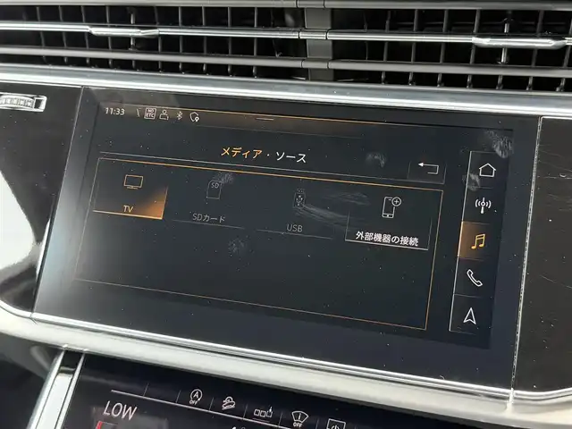 アウディ Ｑ７ 45 Sラインリミテッド 和歌山県 2020(令2)年 5.7万km ディープブラックパールエフェクト メーカーナビ/（Bカメラ、TV、Bluetooth、AM、FM、USB、AppleCarplay、AndroidAuto）/メーターパネルナビ/ヘッドアップディスプレイ/レザーシート/パワーシート/シートメモリ/シートヒーター/デュアルエアコン/リアエアコン/BSM/レーダークルーズコントロール/純正ドライブレコーダー前後/電動リアゲート/ETC2.0/パドルシフト/リアパーキングシステム/パーキングシステムプラス/リアビューカメラ/アラウンドビューカメラ/フロントクロストラフィックアシスト/リアクロストラフィックアシスト/運転操作アシスト/降車警告システム/接近警告/ターンアシスト/SOSコール/オンラインロードサイドアシスタンス/車線逸脱警報/アイドリングストップ/シートバックモニター/オールウェザーライト/電動パーキングブレーキ/HOLDボタン/横滑り防止装置/車線逸脱警報/スマートキー/スペアキー/ワンオーナー/保証書/取扱説明書/ディーラー1年毎記録簿