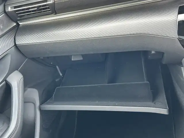 プジョー ５０８ SW GT ブルーHDi 滋賀県 2020(令2)年 6.3万km パール サンルーフ/ナイトビジョン/レザーシート/・前席パワーシート/・前席シートヒーター /ACC/BSM/純正ナビ/（BT/DTV/CarPlay）/FOCALスピーカー/ETC/コーナーセンサー/純正18インチAW
