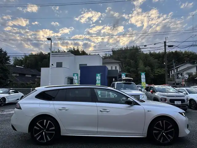 プジョー ５０８ SW GT ブルーHDi 熊本県 2020(令2)年 6.3万km BLANC NACRE サンルーフ/FOCALスピーカー/純正ナビ付ディスプレイオーディオ/【フルセグTV/Bluetooth/AM/FM】/全周囲カメラ/バックカメラ/衝突軽減防止装置/レーンキープアシスト/ブラインドスポットモニター/コーナーセンサー/パドルシフト/パワーバックドア/革巻きステアリング/ステアリングスイッチ/レザーシート/前席パワーシート/純正18インチAW/プッシュスタート/スマートキー/盗難防止装置/取扱説明書