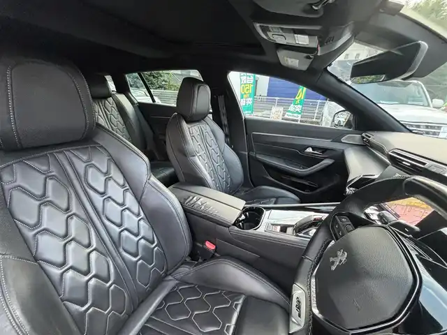 プジョー ５０８ SW GT ブルーHDi 熊本県 2020(令2)年 6.3万km BLANC NACRE サンルーフ/FOCALスピーカー/純正ナビ付ディスプレイオーディオ/【フルセグTV/Bluetooth/AM/FM】/全周囲カメラ/バックカメラ/衝突軽減防止装置/レーンキープアシスト/ブラインドスポットモニター/コーナーセンサー/パドルシフト/パワーバックドア/革巻きステアリング/ステアリングスイッチ/レザーシート/前席パワーシート/純正18インチAW/プッシュスタート/スマートキー/盗難防止装置/取扱説明書