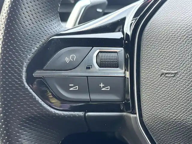 プジョー ５０８ SW GT ブルーHDi 熊本県 2020(令2)年 6.3万km BLANC NACRE サンルーフ/FOCALスピーカー/純正ナビ付ディスプレイオーディオ/【フルセグTV/Bluetooth/AM/FM】/全周囲カメラ/バックカメラ/衝突軽減防止装置/レーンキープアシスト/ブラインドスポットモニター/コーナーセンサー/パドルシフト/パワーバックドア/革巻きステアリング/ステアリングスイッチ/レザーシート/前席パワーシート/純正18インチAW/プッシュスタート/スマートキー/盗難防止装置/取扱説明書