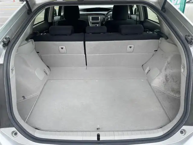 トヨタ プリウス L 埼玉県 2012(平24)年 2.4万km シルバーM /純正メモリナビ//ワンセグTV//CD&Bluetooth//ビルトインETC//プッシュスタート//W.サイド.カーテンエアバッグ//ABS//横滑り防止装置//電動コーナーポール//オートライト//ドアバイザー//新車時保証書//取扱説明書//ナビ取説//スペアキー