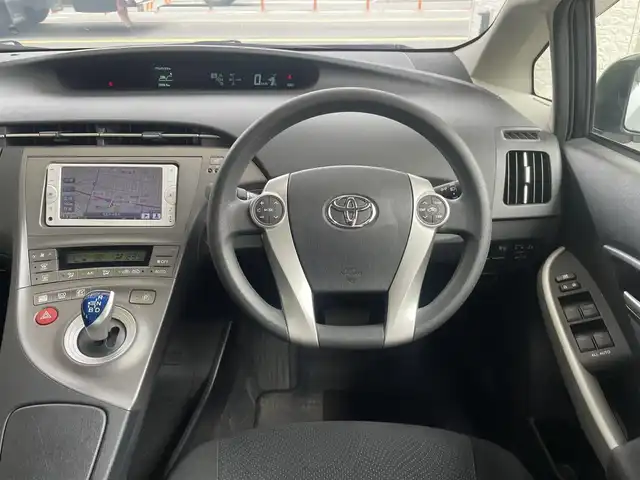 トヨタ プリウス L 埼玉県 2012(平24)年 2.4万km シルバーM /純正メモリナビ//ワンセグTV//CD&Bluetooth//ビルトインETC//プッシュスタート//W.サイド.カーテンエアバッグ//ABS//横滑り防止装置//電動コーナーポール//オートライト//ドアバイザー//新車時保証書//取扱説明書//ナビ取説//スペアキー