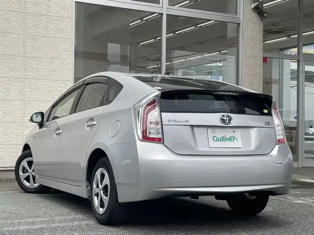 トヨタ プリウス L 埼玉県 2012(平24)年 2.4万km シルバーM /純正メモリナビ//ワンセグTV//CD&Bluetooth//ビルトインETC//プッシュスタート//W.サイド.カーテンエアバッグ//ABS//横滑り防止装置//電動コーナーポール//オートライト//ドアバイザー//新車時保証書//取扱説明書//ナビ取説//スペアキー