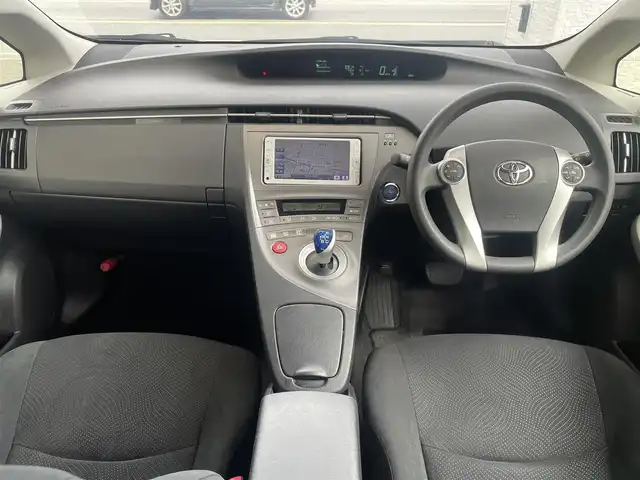 トヨタ プリウス L 埼玉県 2012(平24)年 2.4万km シルバーM /純正メモリナビ//ワンセグTV//CD&Bluetooth//ビルトインETC//プッシュスタート//W.サイド.カーテンエアバッグ//ABS//横滑り防止装置//電動コーナーポール//オートライト//ドアバイザー//新車時保証書//取扱説明書//ナビ取説//スペアキー