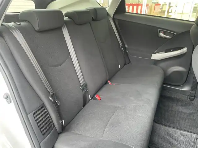 トヨタ プリウス L 埼玉県 2012(平24)年 2.4万km シルバーM /純正メモリナビ//ワンセグTV//CD&Bluetooth//ビルトインETC//プッシュスタート//W.サイド.カーテンエアバッグ//ABS//横滑り防止装置//電動コーナーポール//オートライト//ドアバイザー//新車時保証書//取扱説明書//ナビ取説//スペアキー