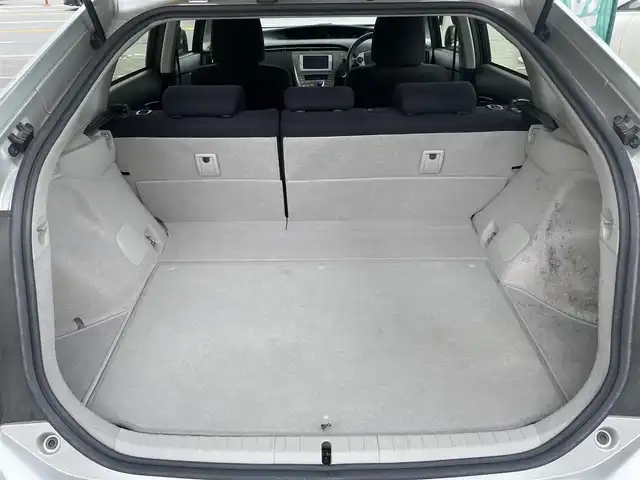 トヨタ プリウス L 埼玉県 2012(平24)年 2.4万km シルバーM /純正メモリナビ//ワンセグTV//CD&Bluetooth//ビルトインETC//プッシュスタート//W.サイド.カーテンエアバッグ//ABS//横滑り防止装置//電動コーナーポール//オートライト//ドアバイザー//新車時保証書//取扱説明書//ナビ取説//スペアキー