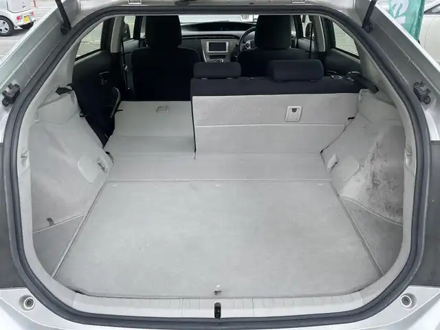 トヨタ プリウス L 埼玉県 2012(平24)年 2.4万km シルバーM /純正メモリナビ//ワンセグTV//CD&Bluetooth//ビルトインETC//プッシュスタート//W.サイド.カーテンエアバッグ//ABS//横滑り防止装置//電動コーナーポール//オートライト//ドアバイザー//新車時保証書//取扱説明書//ナビ取説//スペアキー